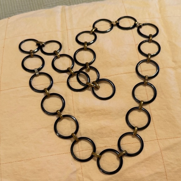 Elegant Black and Gold Circle Link Necklace - Picture 6 of 10